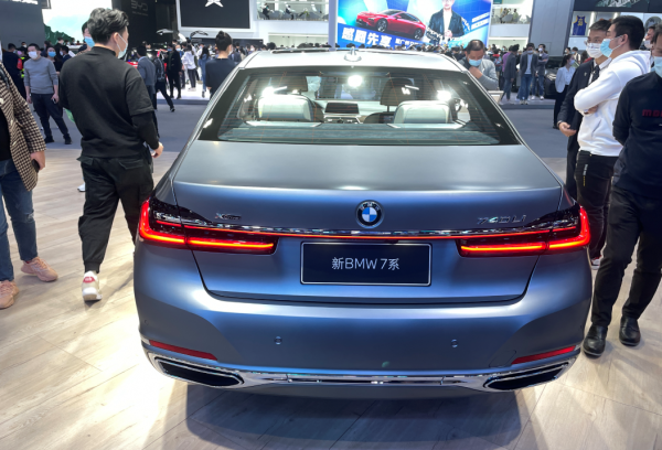 商務出行的不二之選，寶馬7系實力能打，大尺寸格柵很吸睛