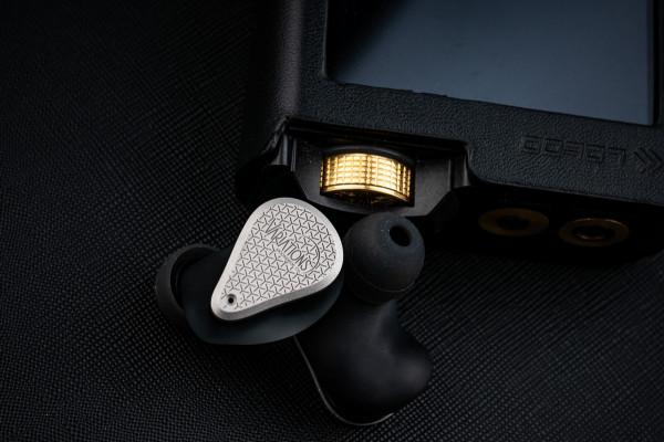 圈靜鐵內卷潮？今天一口氣來聊聊五款3K檔位的圈靜鐵耳塞