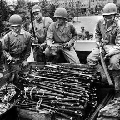 日本，為什麼扳不倒“皇權”？