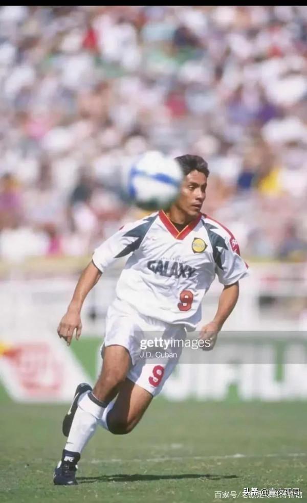 綠茵場上的另類傳奇—墨西哥門將“花蝴蝶”豪爾赫·坎波斯