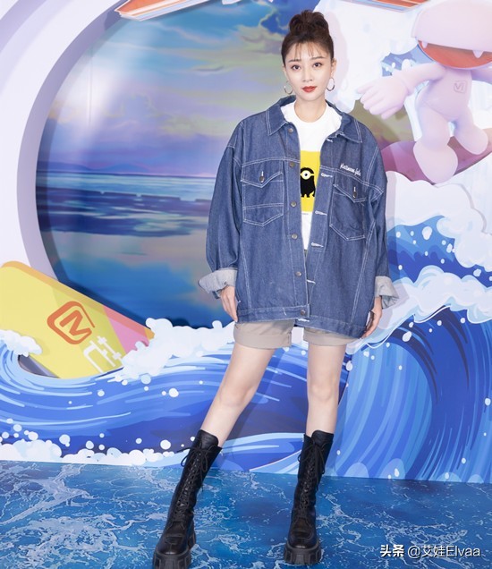 殷桃片場酒店慶生！穿衛衣配運動褲打扮土味，扎少女頭開心成迷妹