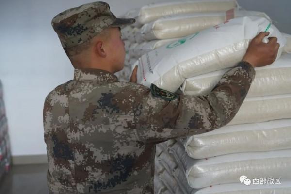 看!邊防官兵的恆溫菜窖和花樣套餐 看!邊防官兵的恆溫菜窖和花樣套餐