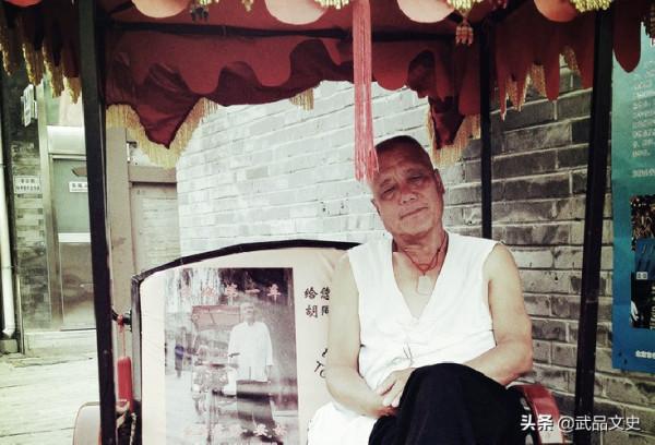 “清朝王爺”北京拉車38年，每小時收150元，稱：我就值這個價