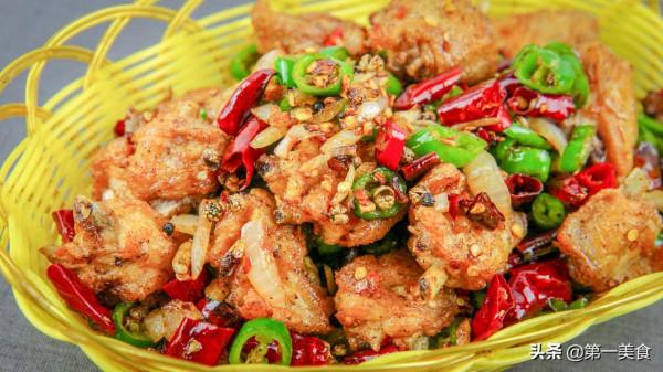 雞翅還是這樣做好吃，配上辣椒同炒，香辣焦酥，一口一個吃不過癮