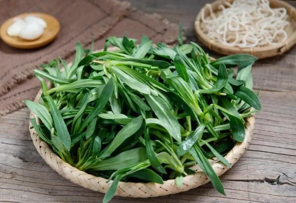 不管蒸啥野菜，切忌用麵粉和雞蛋，教你飯店做法，野菜翠綠有營養