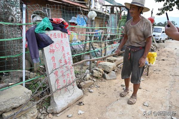 76歲大爺有奇才,一生不娶老婆,牆上寫滿文字,內心世界無人能懂 76歲大爺有奇才,一生不娶老婆,牆上寫滿文字,內心世界無人能懂
