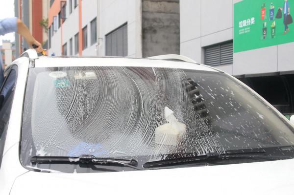 四年未使用的廚房,大掃除用掃地機真的不如用洗車機!又快又猛 四年未使用的廚房,大掃除用掃地機真的不如用洗車機!又快又猛