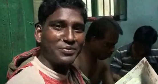 印度窮人的致富之路：用下水道的淤泥提煉黃金，一天能賺幾千元