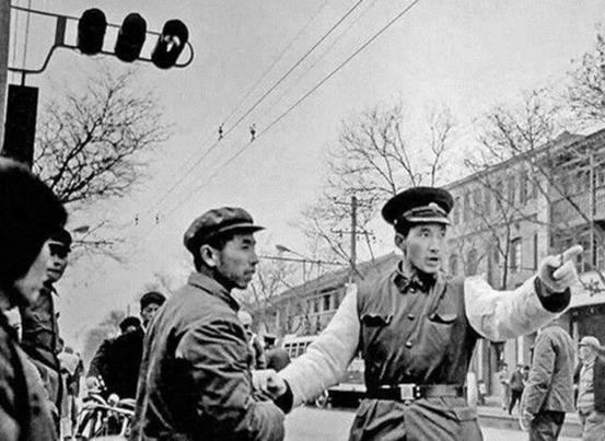 1966年人民大會堂槍擊案破獲,周恩來急忙下達2條指示,影響至今 1966年人民大會堂槍擊案破獲,周恩來急忙下達2條指示,影響至今