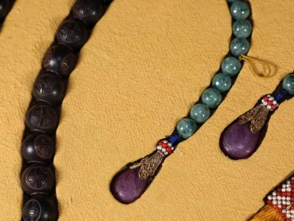 歡迎各位老師欣賞隨評～清代 宮廷風格碧璽朝珠一盤