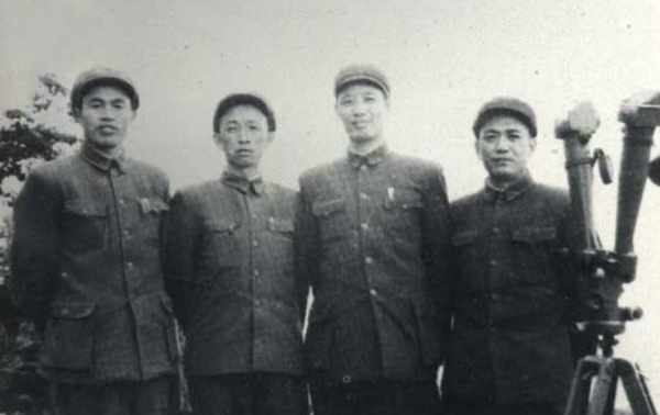 他和上級吵架，上級不怪他還給他介紹媳婦，當他的主婚人，授少將