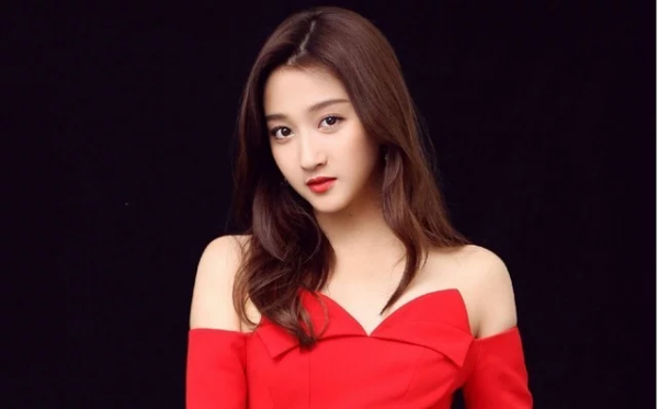 關曉彤父親終於曝光了,低調20多年,原來是我們熟悉的他 關曉彤父親終於曝光了,低調20多年,原來是我們熟悉的他