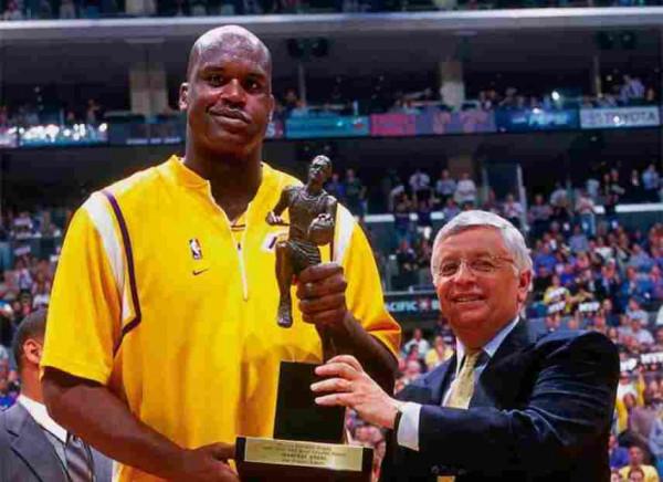 科比用了12年才拿到MVP，他是NBA拿MVP最晚的球星嗎？