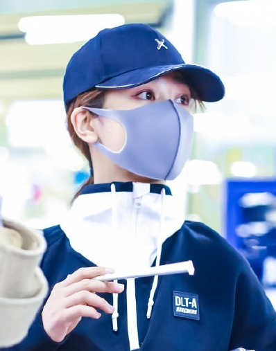 楊紫新發型似“整容”!穿襯衫剪劉海波波頭變大學生,形象改變 楊紫新發型似“整容”!穿襯衫剪劉海波波頭變大學生,形象改變