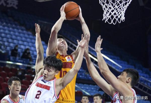 肘擊竟成內線必備技能？先有許鍾豪再有任駿威，這難道要華山論劍