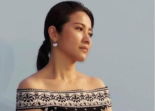 顏丙燕8奪影后卻無戲可演，不是被時代所拋棄，她才是人間真清醒