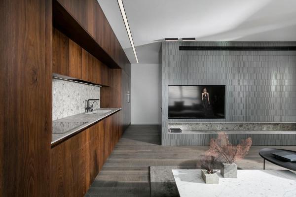 99㎡裝出大平層效果，12㎡的大陽臺只裝護欄不封窗，這才是真享受