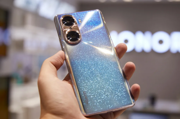 手機廠商為何如此“好色”:華為、OPPO、小米、酷派都出這個顏色 手機廠商為何如此“好色”:華為、OPPO、小米、酷派都出這個顏色