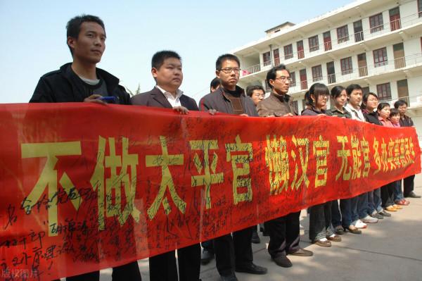 村幹部換屆新標準，將有4類人擔任，你更支援誰？