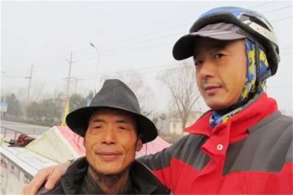 “徒步狂人”謝建光：35年拉板車走30萬公里，59歲止步黑河