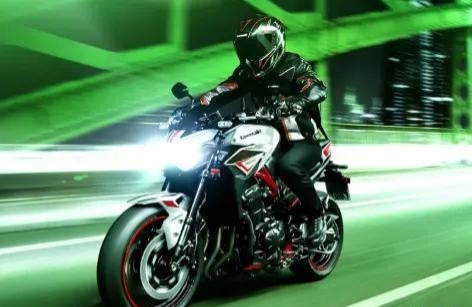 川崎釋出新圖案2022款Z900街車