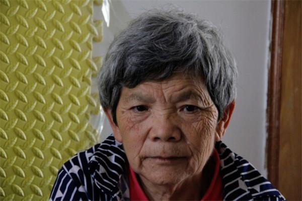 雲南42歲殘疾媽媽，欠鉅款做試管嬰兒，女兒出生後她卻追悔莫及