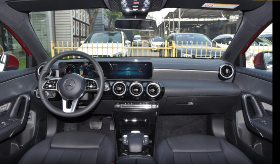 賓士2022款A180L對比奧迪A3 2021款A3 Limousine 35 TFSI進取致雅型