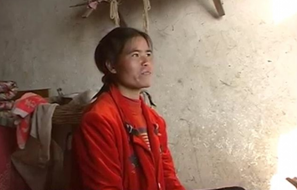 18歲雲南姑娘被拐到山東,生孩子幹農活還被打,卻趕都趕不走 18歲雲南姑娘被拐到山東,生孩子幹農活還被打,卻趕都趕不走