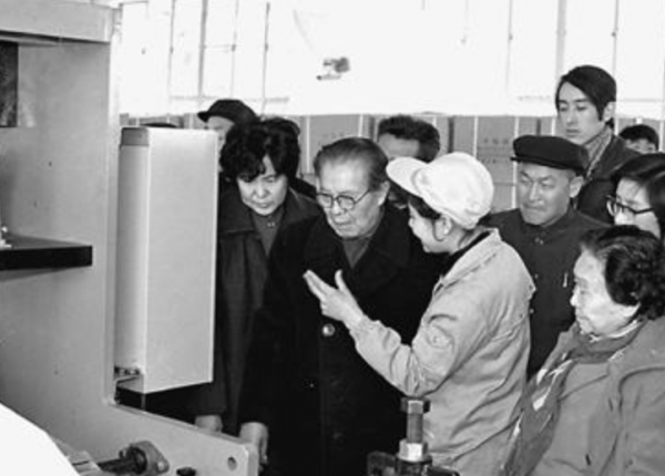 勃列日涅夫逝世，我方是否要參加葬禮？鄧公用一妙招緩和中蘇關係