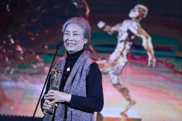 81歲的呂中嫁給了《西遊記》裡“鎮元大仙”,一對兒女都很爭氣 81歲的呂中嫁給了《西遊記》裡“鎮元大仙”,一對兒女都很爭氣