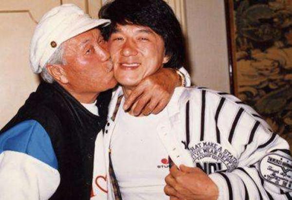 成龍同父異母的大哥：10歲被父親拋棄，73歲才見到成龍第一面