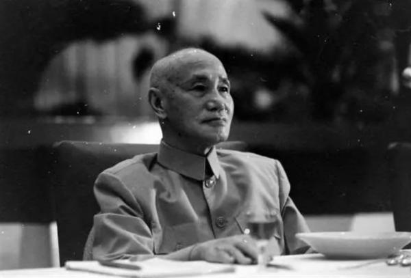 1938年,沈之嶽到延安,遞給毛主席一支菸,毛主席:這人有問題 1938年,沈之嶽到延安,遞給毛主席一支菸,毛主席:這人有問題