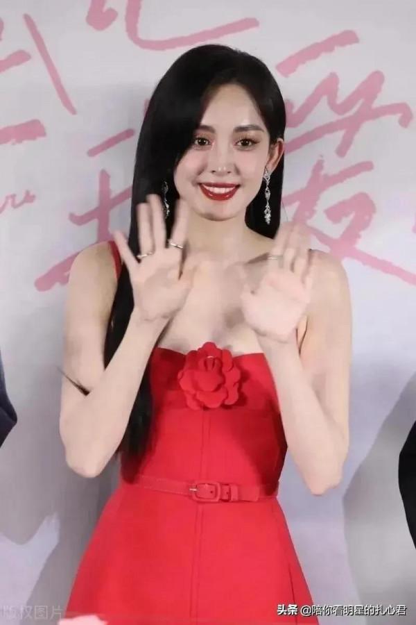 電影《不要忘記我愛你》首映古力娜扎 一襲紅裙驚豔出席