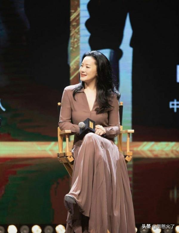 董卿和詠梅罕見同框，隔著螢幕也能感受溫柔，歲月從不敗美人