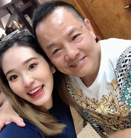 父親是窮苦力,他十幾歲就出來混社會,如今銀行存款卻達165億 父親是窮苦力,他十幾歲就出來混社會,如今銀行存款卻達165億