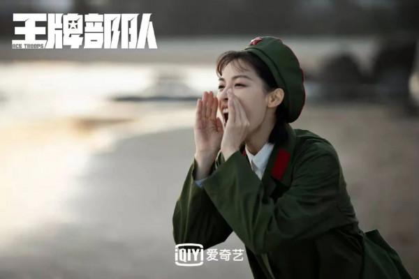 《王牌部隊》看似單純的胡楊最有心機，一個擁抱，暗藏連鎖宮心計