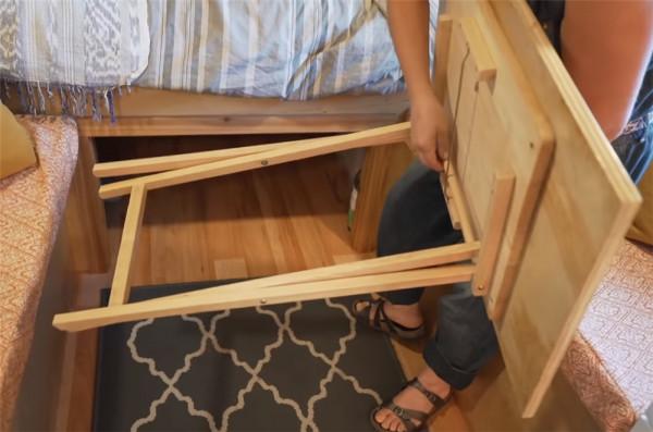 她買下1969年報廢校車，將車殼變成13㎡鄉下蝸居，網友：是真的服