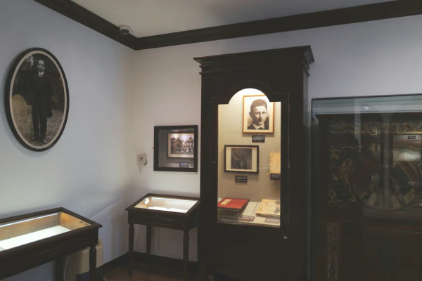 這輛“百年限定”的紅色巴士，今年特別值得坐上一坐