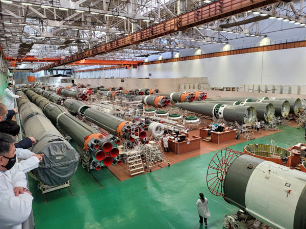 3艘神舟同時亮相，我們像生產火腿腸一樣生產飛船，一年至少5艘