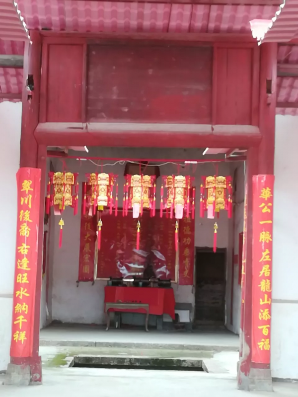 這座距今150多年的祠堂有塊“名登天闕”牌匾，究竟是誰題的呢？