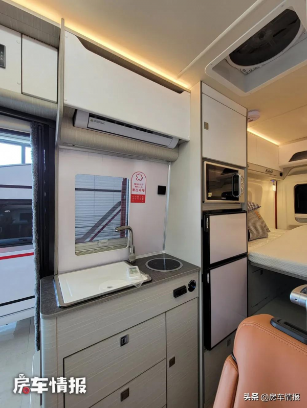 最近挺火的奇瑞房車，外觀個性適合時髦小情侶，2米大床同類罕見