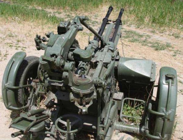 我國自主生產的02重機槍,不受地域限制,可幹廢一架武裝直升機 我國自主生產的02重機槍,不受地域限制,可幹廢一架武裝直升機