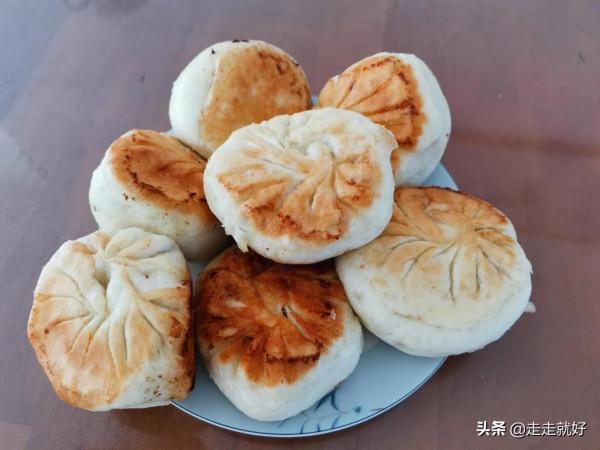 自制煎包步驟簡單，吃了4個還想吃，滿口噴香
