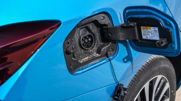 卡羅拉雙擎E+:插電是為了綠牌,但不插電也省 卡羅拉雙擎E+:插電是為了綠牌,但不插電也省