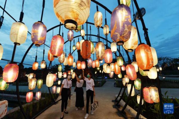 彩燈萬盞不夜天