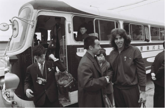 1971年，毛主席看了這份報紙後，立即指示：邀請美國乒乓球隊訪華