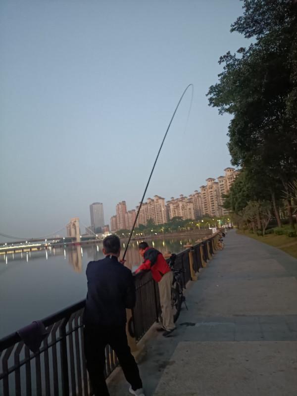 苦守大魚不如改變釣法，說不定也會有驚喜