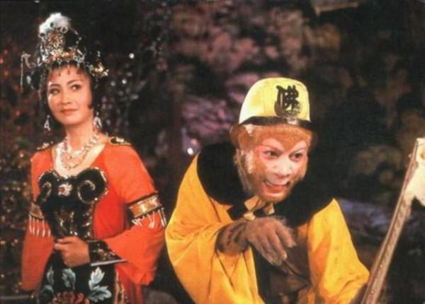 成佛後,唐僧和孫悟空地位反超觀音菩薩?看菩薩頂上的小人是誰 成佛後,唐僧和孫悟空地位反超觀音菩薩?看菩薩頂上的小人是誰