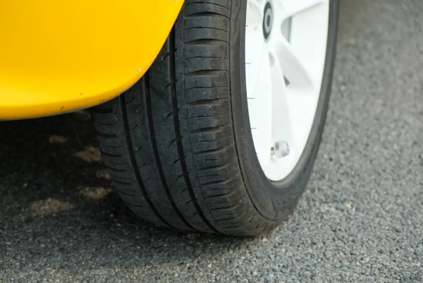 「阿站長開車」嚮往天空自由的小可愛——二手 敞篷SMART