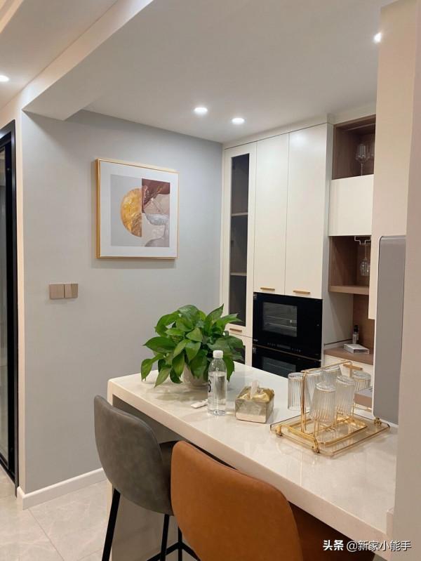 婚房裝修完工,傢俱進場晾著通風中,期待未來新生活,特別幸福 婚房裝修完工,傢俱進場晾著通風中,期待未來新生活,特別幸福